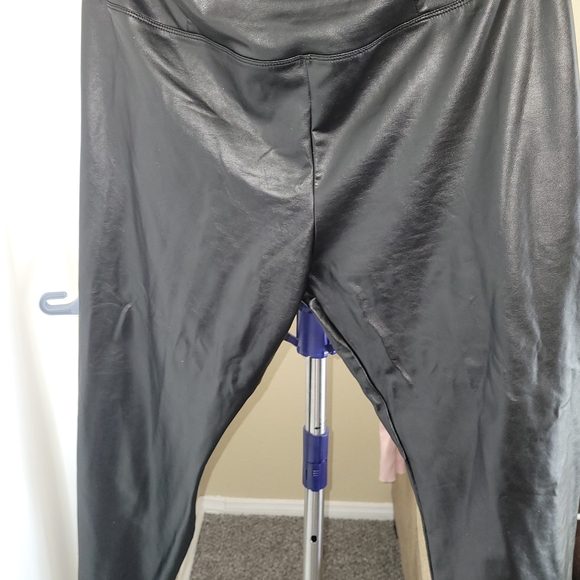 Fashion Nova Black Faux Leather Pants - Picture 3 of 3